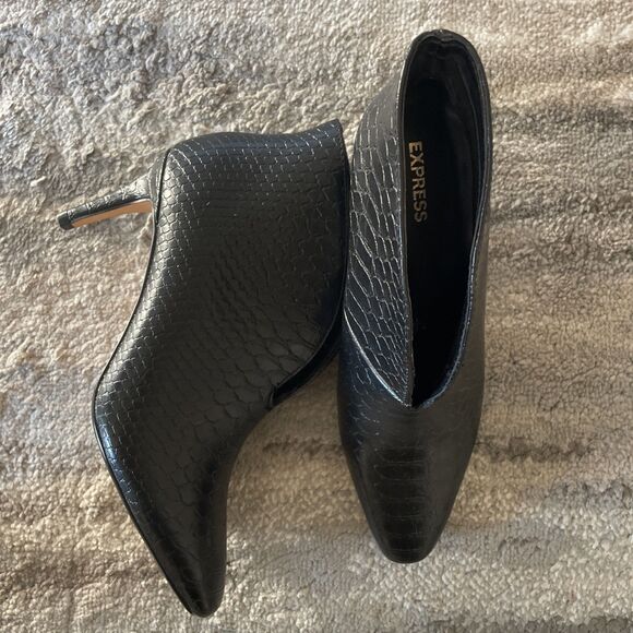 Express Black Faux Croc Print Heeled Booties Boot Shoes Womens Size 6 Christmas - Picture 1 of 8